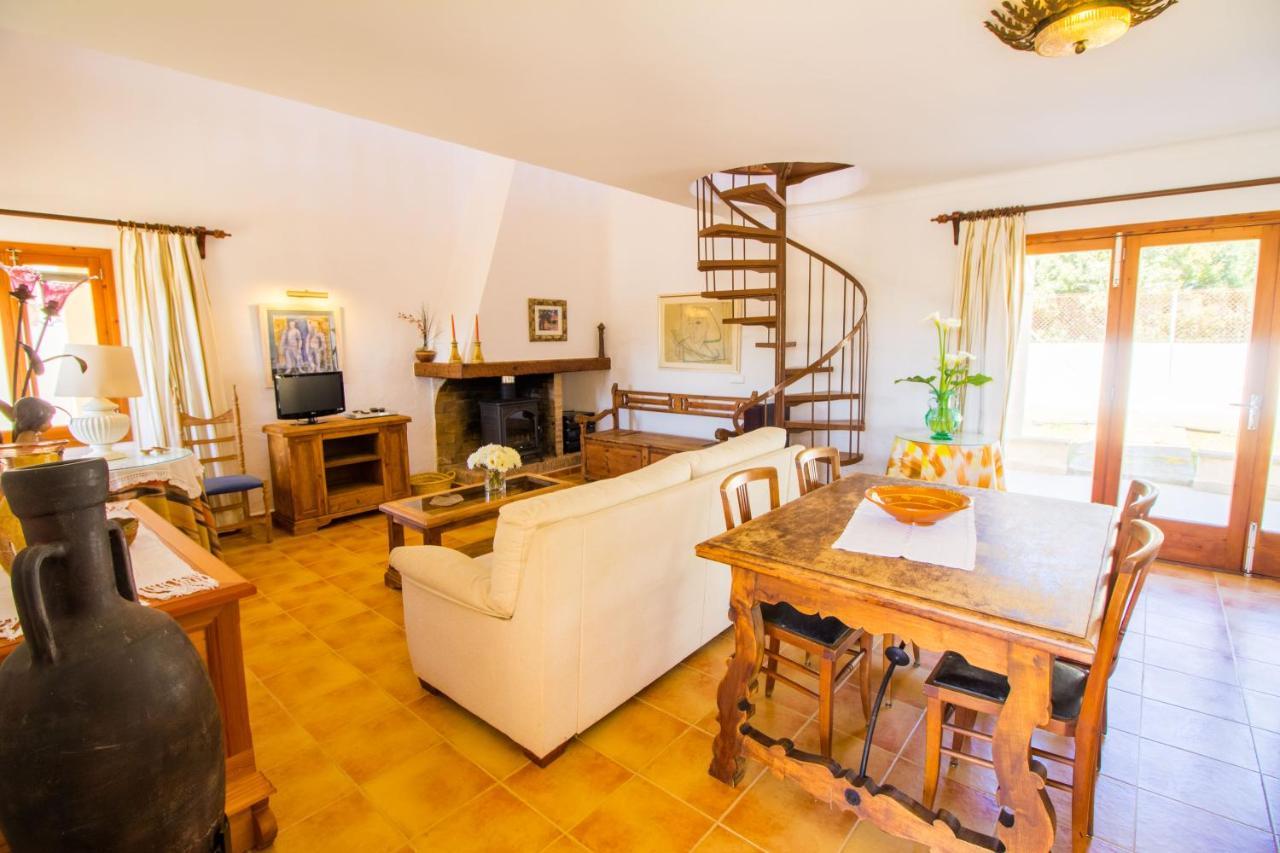 Cozy Chalet With Wifi And A / C Vakantiehuis